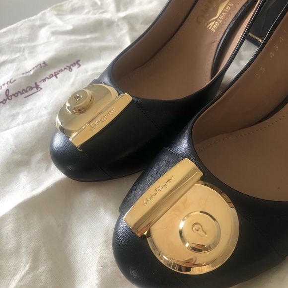 Ferragamo Never Been Worn Round Toe Leather Pumps - Picture 6 of 6